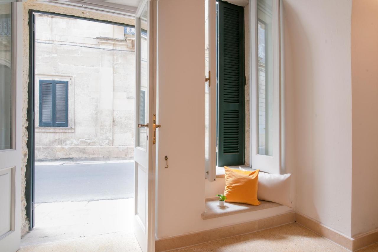 Blue Loft - Old Town Apartment Sit Lecce Bagian luar foto