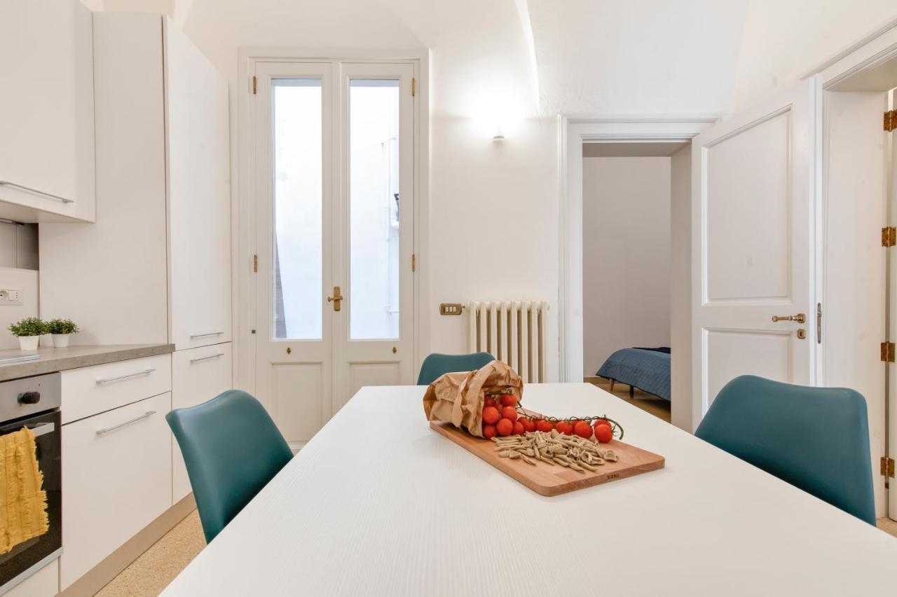 Blue Loft - Old Town Apartment Sit Lecce Bagian luar foto