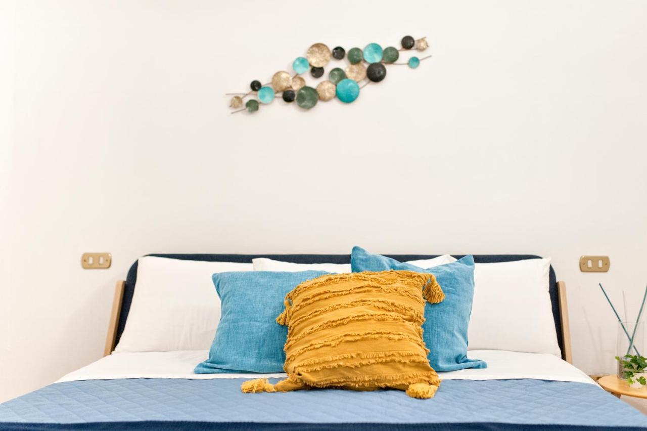 Blue Loft - Old Town Apartment Sit Lecce Bagian luar foto