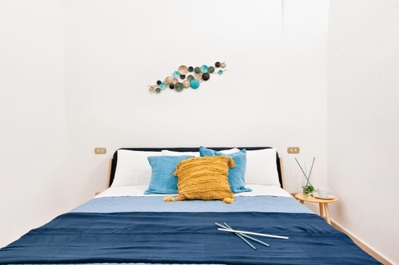 Blue Loft - Old Town Apartment Sit Lecce Bagian luar foto