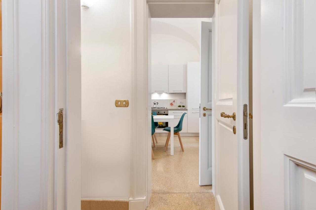 Blue Loft - Old Town Apartment Sit Lecce Bagian luar foto